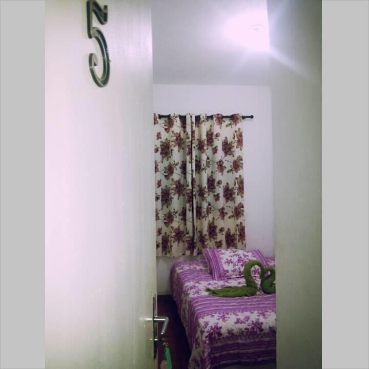 E Monalisa Inn *